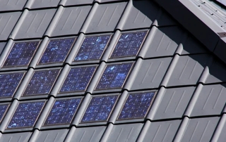 découvrez les avantages des tuiles photovoltaïques, une solution innovante pour produire de l'énergie renouvelable tout en embellissant votre maison. profitez d'une intégration esthétique, d'une efficacité énergétique optimale et d'économies sur votre facture d'électricité.