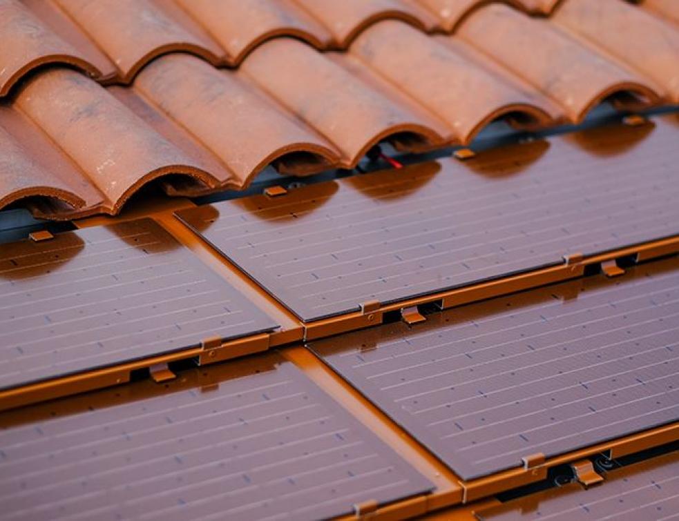 découvrez les nombreux avantages des tuiles photovoltaïques, une solution innovante pour produire de l'énergie renouvelable tout en préservant l'esthétique de votre maison. économisez sur vos factures d'électricité, réduisez votre empreinte carbone et augmentez la valeur de votre propriété grâce à cette technologie durable.