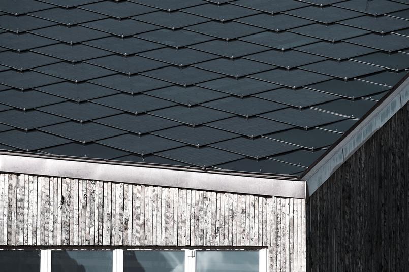 découvrez les avantages des tuiles photovoltaïques tesla, une solution innovante pour optimiser l'énergie solaire tout en embellissant votre maison. économie d'énergie, design esthétique et durabilité sont au rendez-vous !