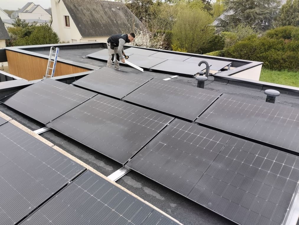 découvrez comment les toits photovoltaïques transforment l'avenir énergétique en offrant une solution durable et innovante pour produire de l'énergie propre, réduire les factures d'électricité et contribuer à la lutte contre le changement climatique.