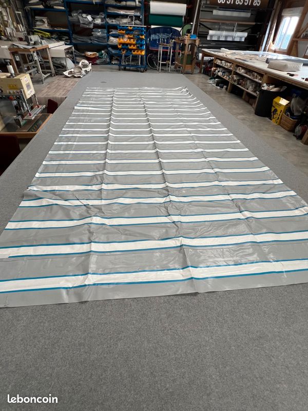 découvrez nos bâches de toit de haute qualité, conçues pour protéger efficacement votre espace extérieur des intempéries. résistantes et durables, elles s'adaptent parfaitement à tous types de structures. idéales pour les professionnels et les particuliers, nos bâches allient fonctionnalité et esthétisme.