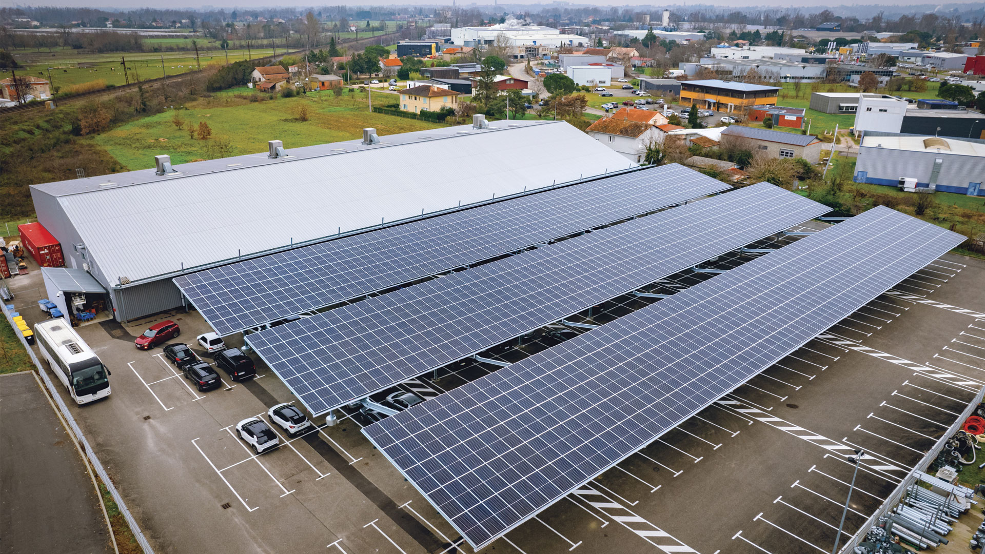 découvrez comment un bail commercial peut intégrer l'installation de panneaux photovoltaïques, bénéficiant aux entreprises et à l'environnement. informez-vous sur les aspects juridiques, les avantages financiers et les enjeux écologiques liés à cette initiative écoresponsable.