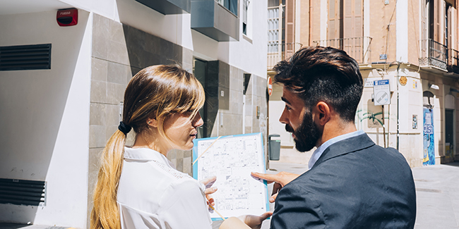 découvrez le bail emphytéotique, un contrat de long terme permettant à un locataire de jouir d'un bien immobilier tout en se chargeant de ses améliorations. idéal pour les projets immobiliers ambitieux, ce type de bail offre flexibilité et sécurité pour les deux parties.