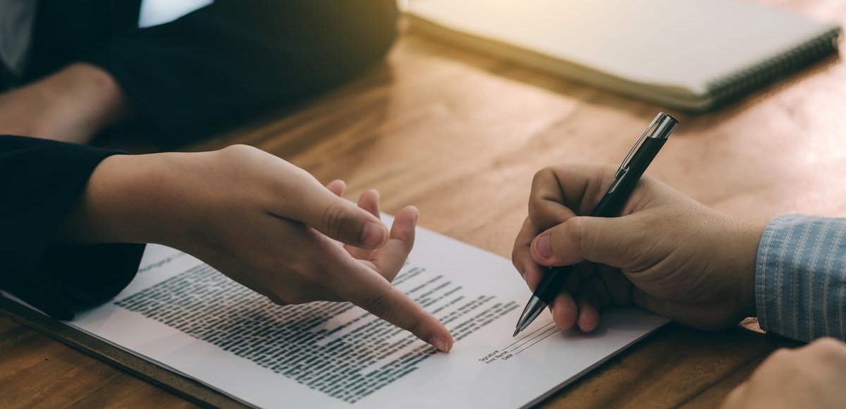 le bail emphytéotique est un contrat de location à long terme, généralement de 18 à 99 ans, qui permet au locataire d'exploiter un bien immobilier tout en se chargeant des bénéfices des améliorations. découvrez ses caractéristiques, ses avantages et les implications juridiques qui en découlent.