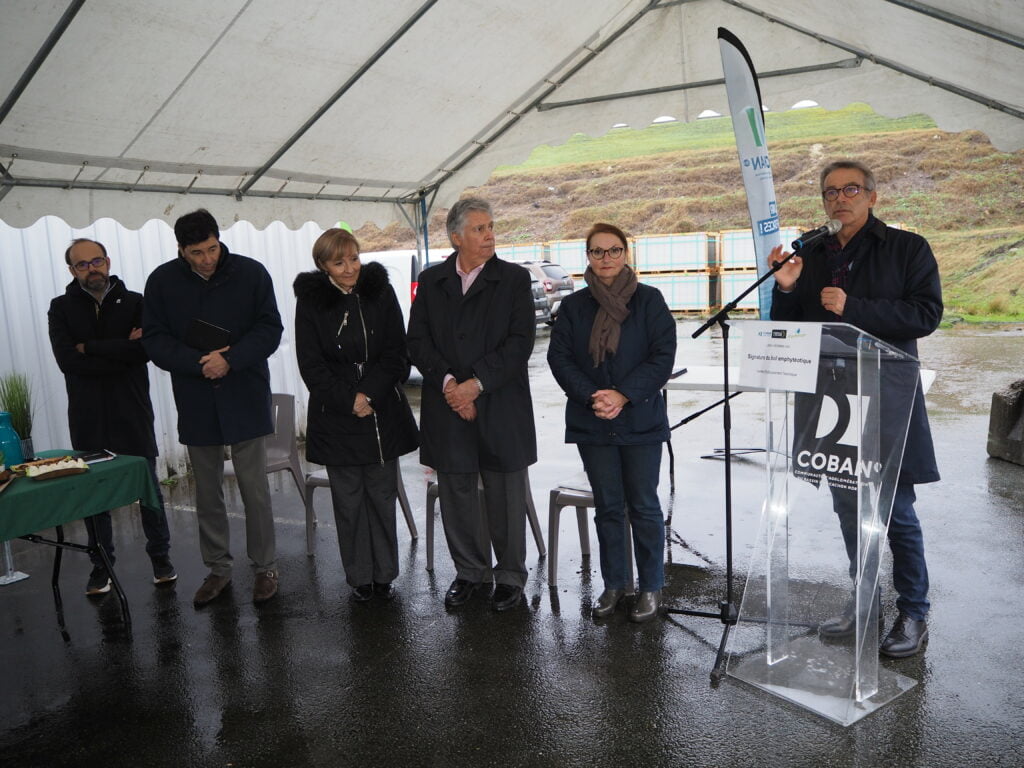 découvrez le bail emphytéotique photovoltaïque, un contrat innovant qui facilite l'installation de panneaux solaires sur des terrains à long terme. profitez d'avantages fiscaux, d'une rentabilité accrue et participez à la transition énergétique tout en valorisant votre patrimoine.