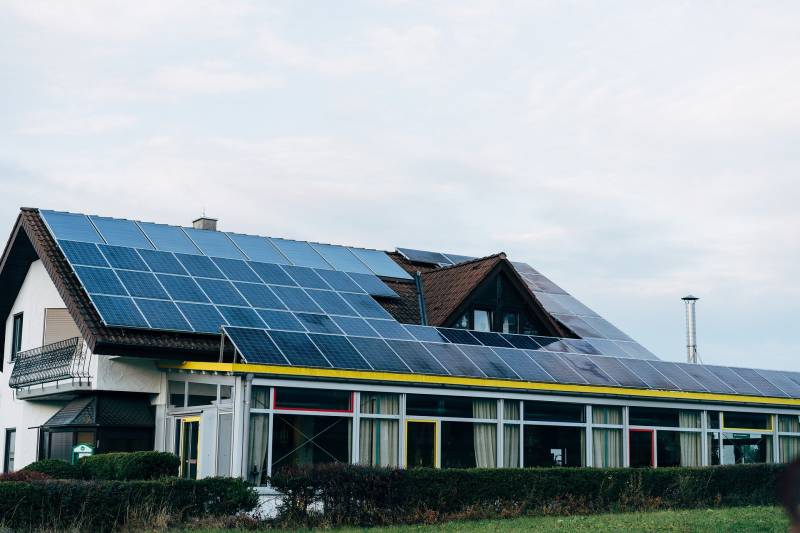 découvrez comment un bail photovoltaïque peut vous permettre de rentabiliser votre investissement dans l'énergie solaire, en offrant des solutions durables et avantageuses pour les propriétaires de terrains. profitez d'un revenu locatif tout en contribuant à la transition énergétique.
