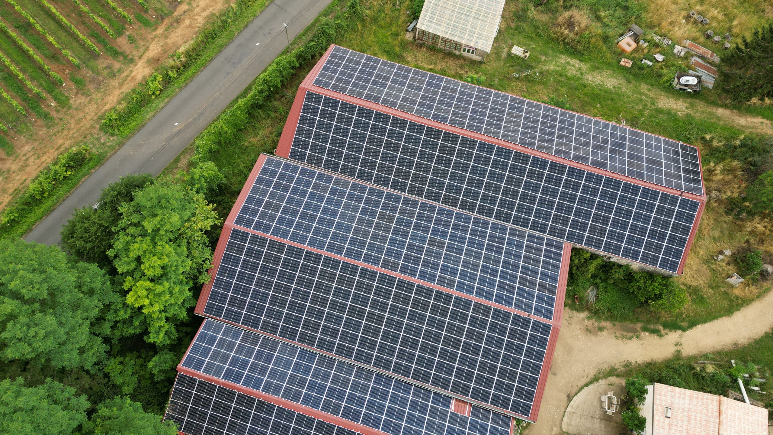 découvrez tout ce qu'il faut savoir sur le bail toiture photovoltaïque : une solution innovante pour rentabiliser votre toiture tout en participant à la transition énergétique. informations sur les avantages, la législation et les démarches à suivre.