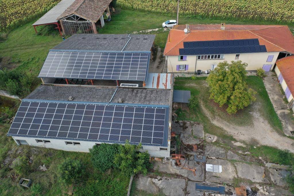 découvrez notre guide complet sur le bail toiture photovoltaïque : contractez l'énergie solaire pour une gestion efficace de votre toiture, maximisez votre rendement énergétique et valorisez votre bien tout en contribuant à une planète plus verte.