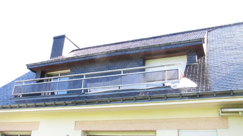 découvrez l'élégance et le confort d'un balcon de toit, un espace extérieur unique qui vous permet de profiter de vues imprenables tout en ajoutant une touche de style à votre maison. idéal pour se détendre, recevoir ou créer un jardin suspendu, ce concept innovant transforme vos espaces urbains en havres de paix.