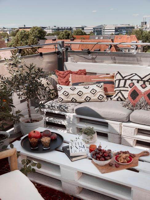 découvrez comment aménager et profiter pleinement de votre balcon : conseils déco, plantes, mobilier et idées d'aménagement pour transformer cet espace en un véritable coin de détente.