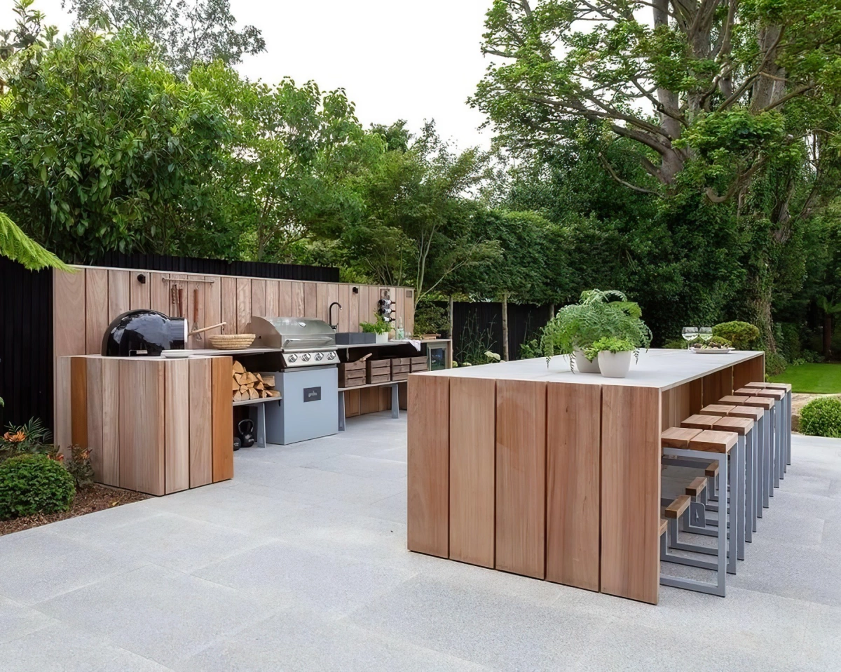 découvrez notre bar extérieur couvert, un espace parfait pour profiter de vos moments entre amis tout en étant protégé des intempéries. ambiance conviviale et confort garanti, idéal pour des soirées inoubliables !