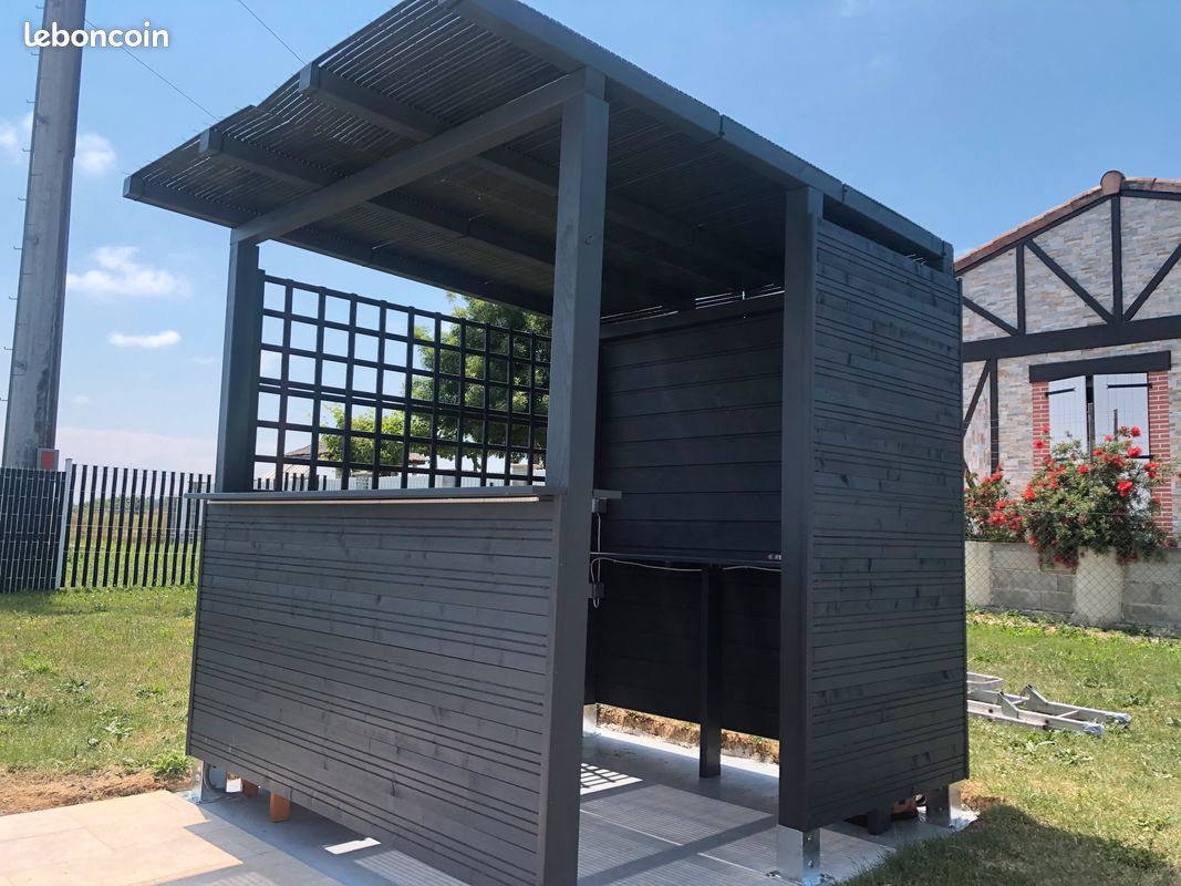 découvrez notre bar jardin sur le toit, un espace unique où convivialité et nature se rencontrent. profitez de cocktails rafraîchissants et de vues imprenables tout en vous détendant dans un cadre agréable. idéal pour vos soirées d'été !