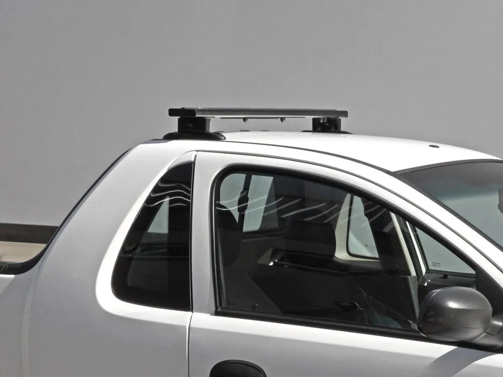 découvrez notre barre de toit universelle, idéale pour transporter vos équipements de loisirs en toute sécurité. adaptable à tous les véhicules, elle allie robustesse et design élégant. profitez de vos aventures en extérieur sans compromis !