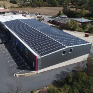 découvrez notre bâtiment photovoltaïque de 100 kwc, une solution innovante pour produire de l'énergie solaire tout en réduisant votre empreinte carbone. idéal pour les entreprises soucieuses de durabilité, il combine performance et rentabilité, tout en contribuant à un avenir énergétique responsable.