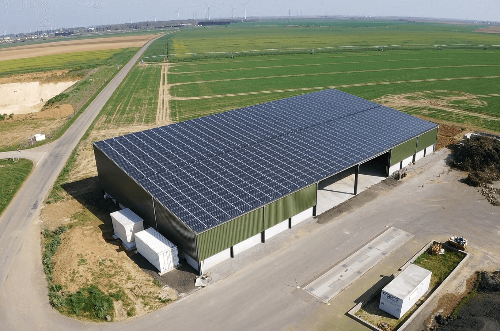 découvrez les bâtiments photovoltaïques, une solution innovante et durable qui transforme l'énergie solaire en électricité. apprenez comment ces structures modernes allient performance énergétique et respect de l'environnement, tout en offrant des avantages économiques significatifs.