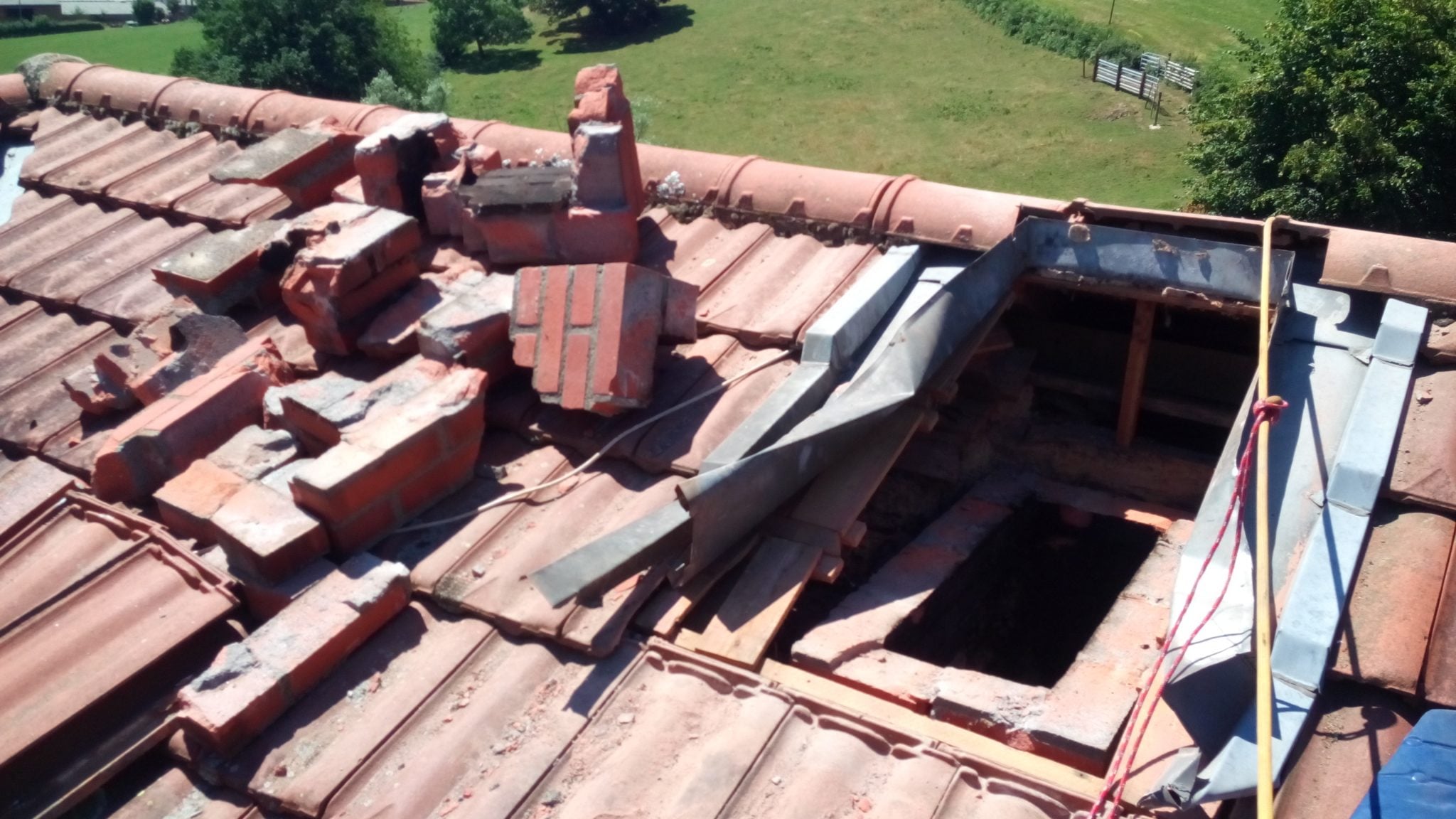 découvrez nos services de boucherie de toit pour une protection optimale de votre maison. nous offrons des solutions durables et esthétiques pour renforcer l'intégrité de votre toiture tout en préservant son allure. contactez-nous pour un devis personnalisé.