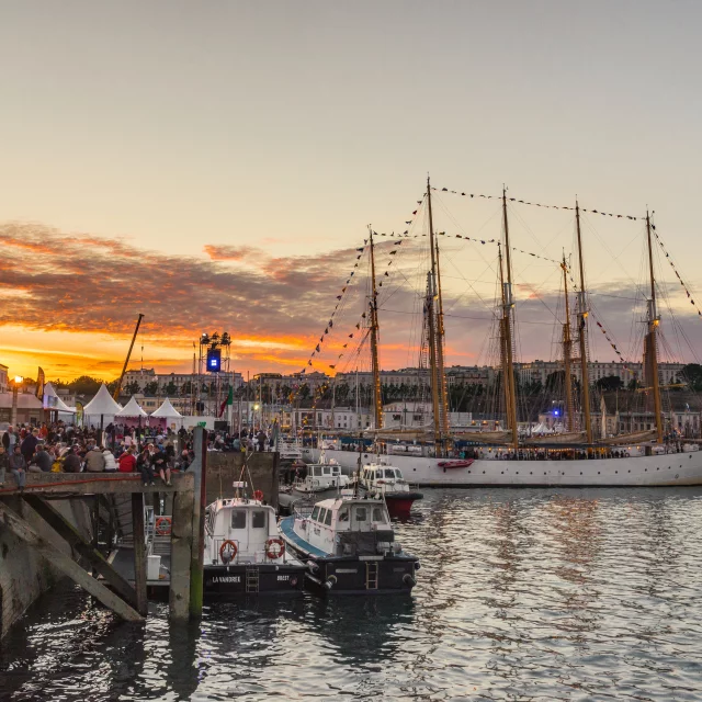 découvrez brest, une ville portuaire dynamique de bretagne alliant histoire maritime, culture vivante et paysages à couper le souffle. explorez ses musées, ses parcs et le charme de son littoral, tout en profitant d'une ambiance conviviale.