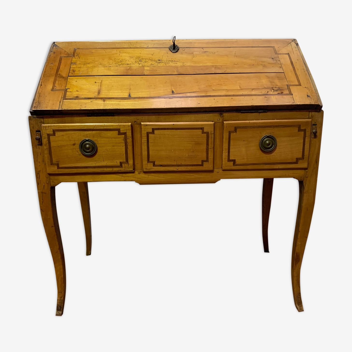 découvrez notre sélection de bureaux en pente, alliant design moderne et fonctionnalité. idéaux pour optimiser votre espace de travail, ces bureaux s'adaptent à tous les styles d'intérieur tout en offrant un confort maximal.