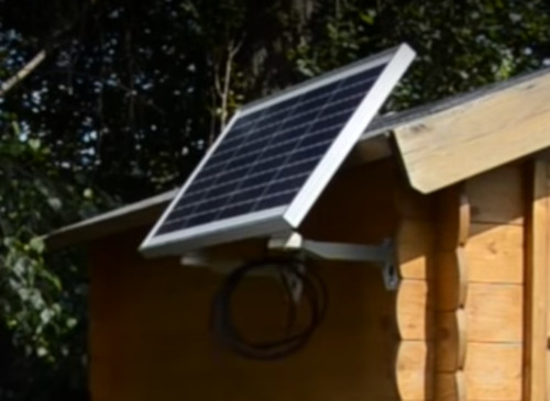 découvrez notre cabane photovoltaïque, un refuge écologique et durable qui utilise l'énergie solaire pour offrir confort et autonomie. idéale pour les amoureux de la nature, elle allie design moderne et respect de l'environnement, parfaite pour une escapade sereine.