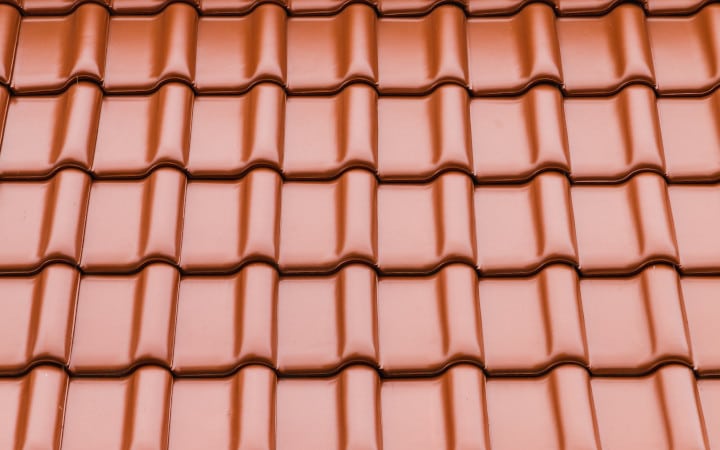 découvrez tout sur la pente de toit : importance, calculs, et conseils pour choisir la meilleure inclinaison pour votre maison. améliorez l'esthétique et l'efficacité de votre toiture.