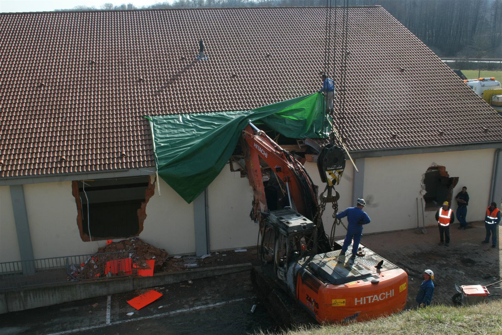 découvrez les risques et les protections à mettre en place contre le cambriolage par le toit. protégez votre maison efficacement et sécurisez vos biens grâce à nos conseils pratiques et solutions de sécurité adaptées.