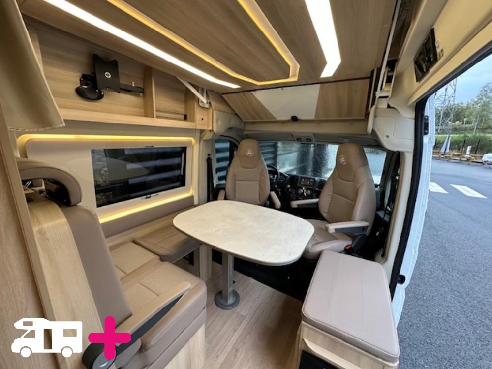 découvrez le campéreve solaire van, votre compagnon idéal pour des aventures en pleine nature. équipé de technologies solaires innovantes, ce van allie confort et autonomie, vous permettant d'explorer tous les recoins du monde en toute liberté. profitez de voyages inoubliables avec tout le nécessaire à bord!