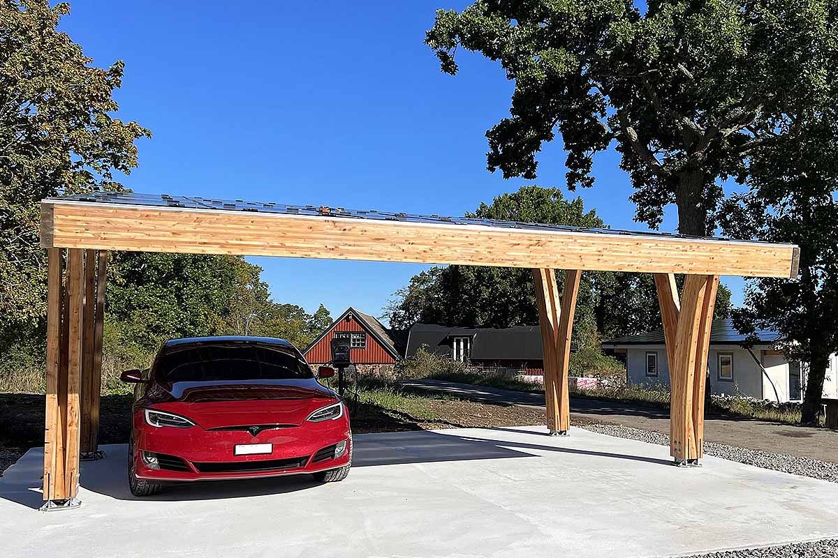 découvrez notre carport en bois photovoltaïque, une solution pratique et esthétique pour protéger votre véhicule tout en produisant de l'énergie solaire. alliez durabilité et éco-responsabilité avec ce bel abri qui s'intègre parfaitement dans votre jardin.