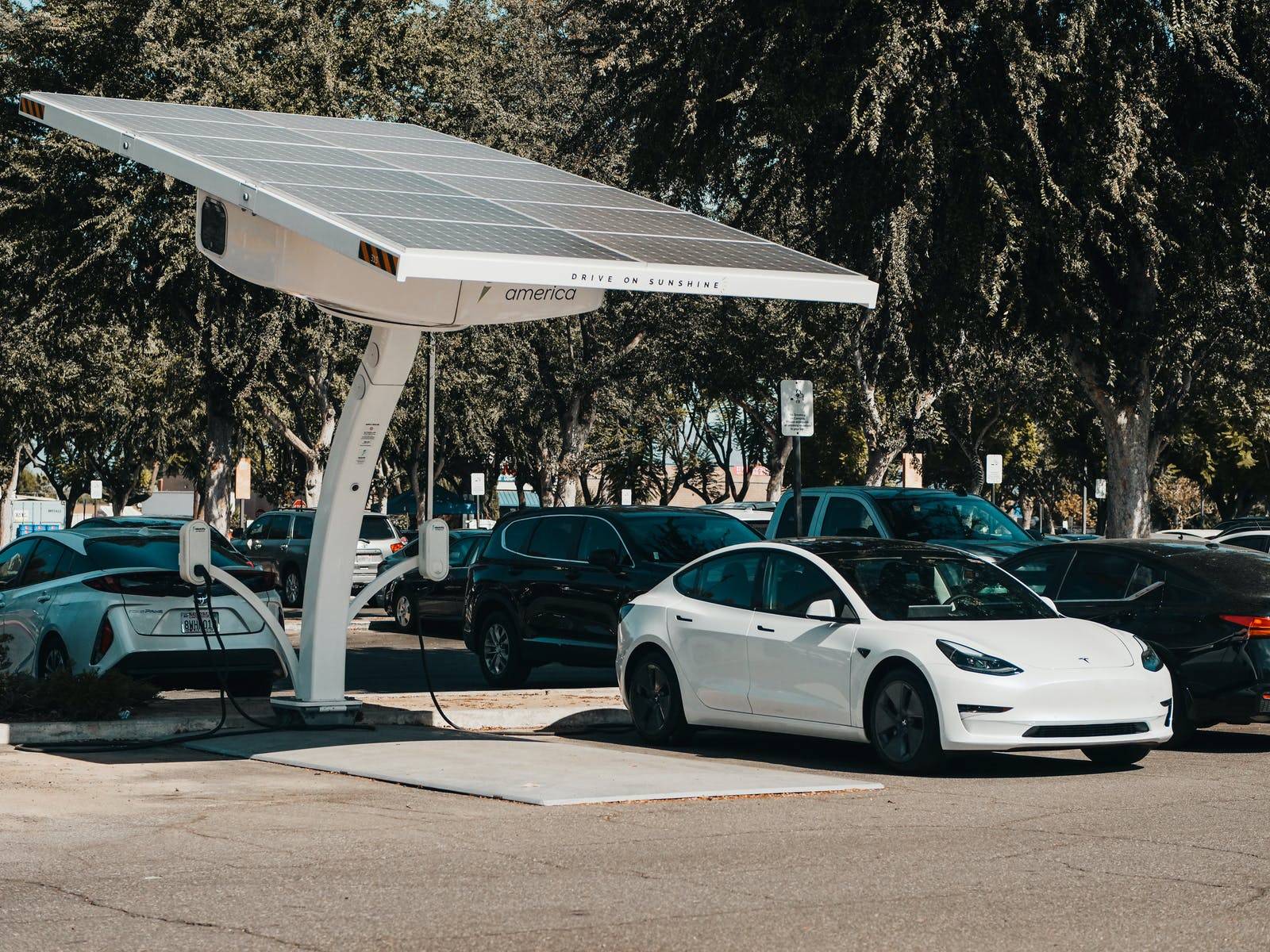 découvrez les avantages d'un carport photovoltaïque, une solution innovante qui combine abri pour votre véhicule et production d'énergie solaire. profitez d'une source d'énergie renouvelable tout en protégeant votre voiture des intempéries.