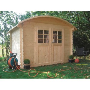 découvrez notre charmant chalet au jardin enchanteur, doté d'un toit arrondi unique. profitez d'un espace de détente harmonieux où nature et design se rencontrent pour des moments inoubliables.