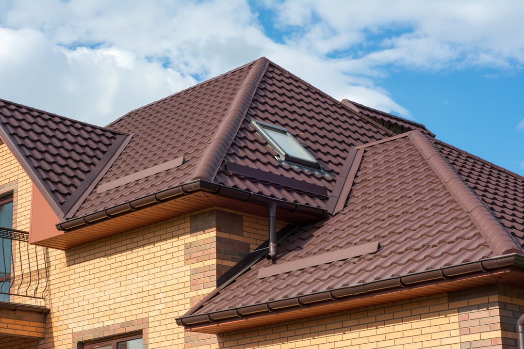 découvrez les avantages d'une charpente 4 pans pour votre construction. ce type de toiture offre robustesse, aisance d'installation et une excellente évacuation des eaux pluviales, tout en apportant un charme architectural unique à votre habitat.