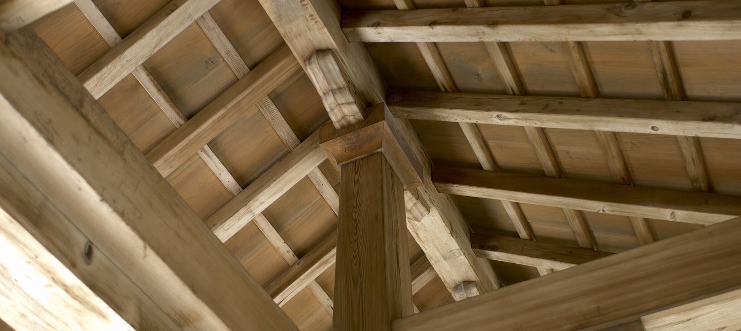 découvrez nos solutions de charpente pour toiture, alliant robustesse et esthétisme. optimisez l'isolation de votre maison avec des matériaux de qualité et un savoir-faire artisanal. transformez votre toit en un véritable atout pour votre habitation.