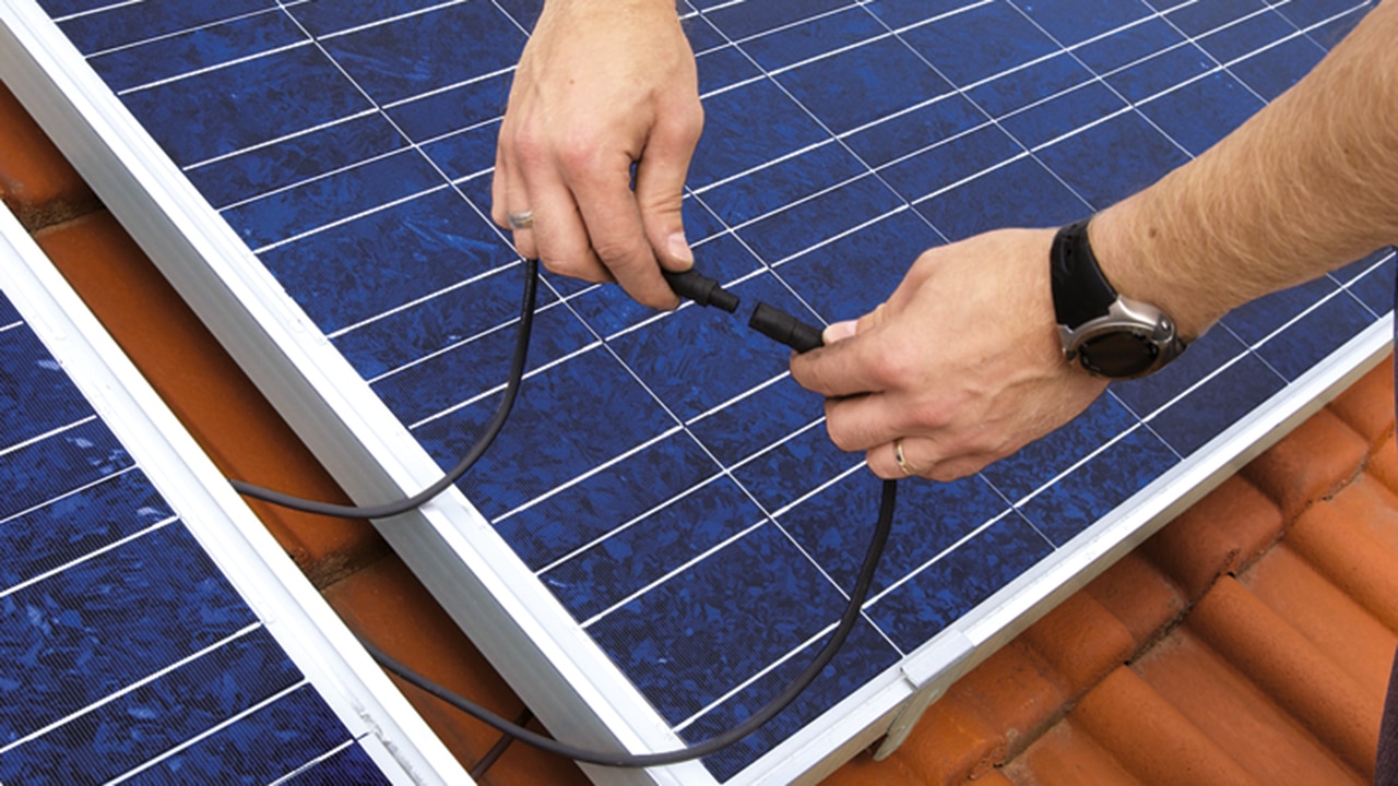 découvrez comment choisir les panneaux solaires adaptés à vos besoins. comparez les technologies, évaluez les coûts et les performances pour faire un choix éclairé et contribuer à une énergie durable.