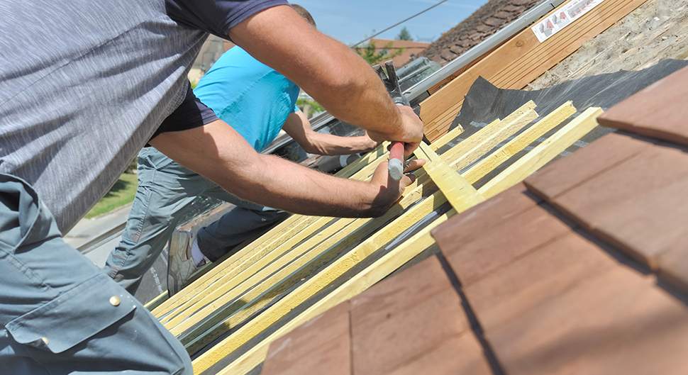 découvrez les conseils essentiels pour choisir un couvreur qualifié pour vos projets de toiture. apprenez à évaluer l'expertise, les tarifs et les avis des professionnels afin d'assurer la durabilité et l'esthétique de votre toit.