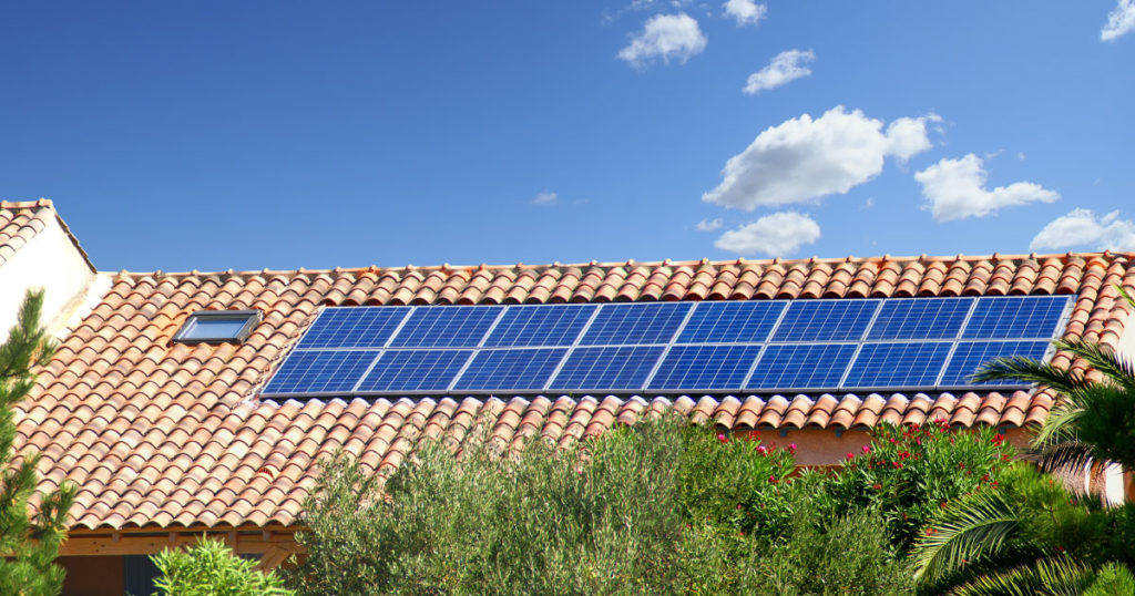 découvrez les meilleures options pour votre toit photovoltaïque et maximisez votre production d'énergie solaire. guide complet sur les critères de choix, les avantages et les conseils pour réussir votre installation.