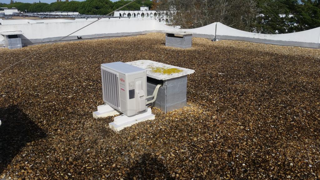 découvrez le confort ultime grâce à notre solution de climatisation sur toit. profitez d'un espace intérieur agréable en toutes saisons, tout en ajoutant une touche moderne à votre véhicule. idéal pour les road trips, notre système de climatisation garantit une circulation de l'air optimale et une température agréable pour tous vos trajets.