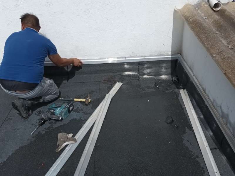 découvrez nos solutions d'étanchéité pour toits terrasses, garantissant une protection optimale contre les infiltrations d'eau. préservez votre bien et améliorez sa durabilité grâce à nos techniques et matériaux de qualité.