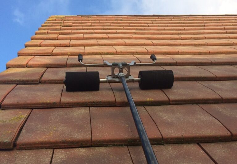 découvrez notre service expert en nettoyage de toit panoramique, garantissant une vue dégagée et une protection optimale contre les intempéries. profitez d'une toiture impeccablement entretenue pour rehausser l'esthétique de votre maison.