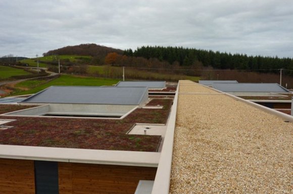 découvrez comment réussir la pose d'un lanterneau sur votre toit pour optimiser la luminosité de vos espaces intérieurs tout en assurant une ventilation naturelle. suivez nos conseils et astuces pour une installation facile et sécurisée.