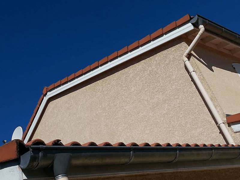 découvrez comment réaliser une rive de toit parfaite pour protéger votre maison des intempéries. suivez nos conseils et astuces pour une installation durable et esthétique.