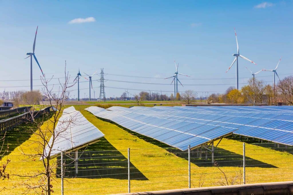 découvrez les avantages et inconvénients des toits photovoltaïques et des éoliennes dans cette comparaison détaillée. choisissez la solution d'énergie renouvelable qui convient le mieux à vos besoins et à votre environnement.