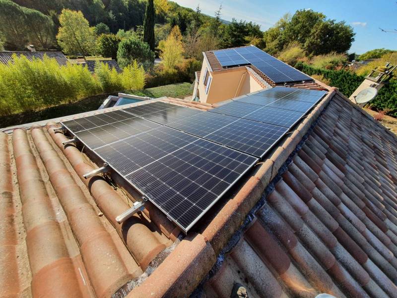 découvrez le coût d'installation d'un système de panneaux solaires de 6 kwc. analysez les différents facteurs influençant le prix, les aides disponibles et le retour sur investissement pour une transition énergétique efficace.