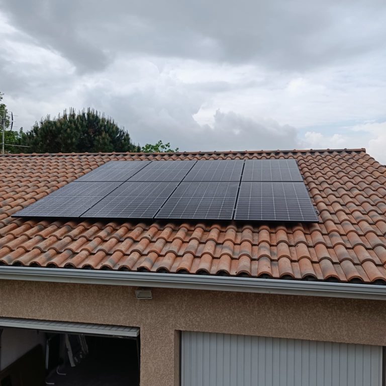 découvrez le coût d'installation d'un toit photovoltaïque de 700 m² pour optimiser votre consommation d'énergie. obtenez des informations détaillées sur les avantages, les économies d'énergie et les aides financières disponibles pour un projet durable.