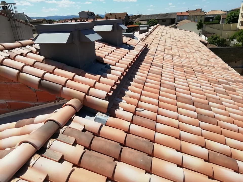 découvrez nos solutions de couverture de toit adaptées à tous types de bâtiments. protégez votre maison avec des matériaux de haute qualité et un design soigné, garantissant durabilité et esthétisme. contactez-nous pour un devis personnalisé.