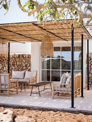 découvrez nos magnifiques couvre-terrasses, des solutions élégantes et pratiques pour embellir votre espace extérieur. offrez à votre terrasse une protection optimale contre les intempéries tout en ajoutant une touche de style à votre décoration extérieure.