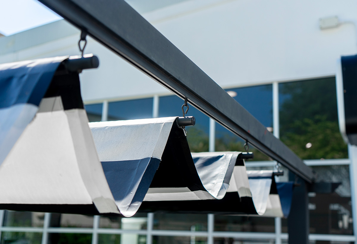 découvrez nos solutions innovantes de couvre terrasse pour protéger et embellir votre espace extérieur. idéales pour profiter de votre terrasse toute l'année, nos couvertures allient esthétisme et fonctionnalité.