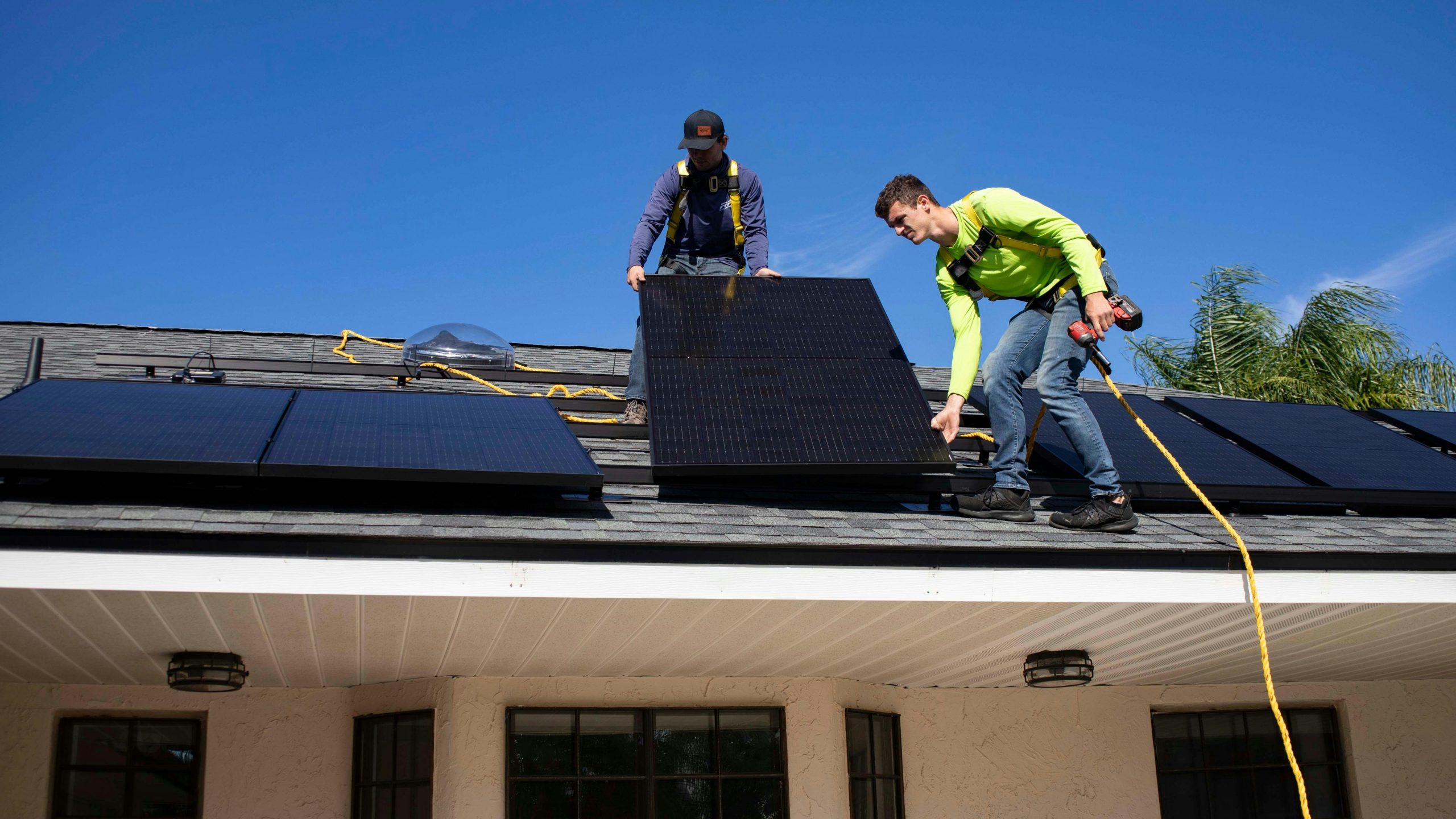 découvrez tout ce qu'il faut savoir sur le crédit d'impôt pour les panneaux solaires en 2025. profitez de réductions fiscales avantageuses pour vos projets d'énergie renouvelable et contribuez à la transition écologique tout en réalisant des économies sur votre facture d'électricité.