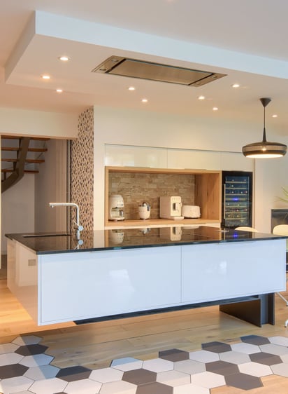 découvrez notre guide sur les cuisines sous les toits, alliant style et fonctionnalité. inspirez-vous de nos idées aménagées pour optimiser cet espace unique tout en apportant une touche chaleureuse à votre intérieur.