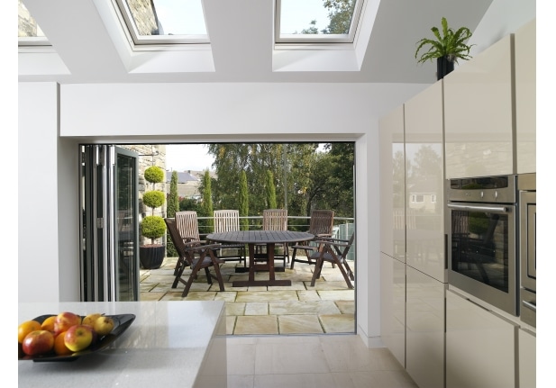 découvrez notre guide sur la cuisine toiture, un espace innovant pour cuisiner en plein air tout en profitant d'une vue imprenable. explorez des idées de design, des conseils pratiques et des inspirations pour aménager votre cuisine sur le toit et savourer des moments conviviaux sous le ciel.