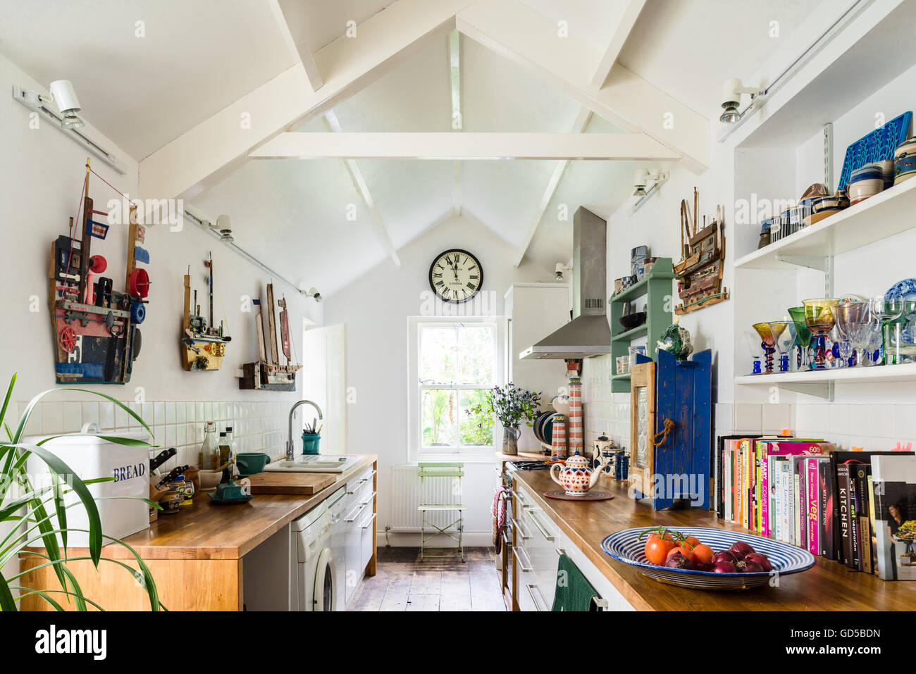 découvrez l'univers unique de la cuisine toit, un espace culinaire innovant alliant fonctionnalité et design. inspirez-vous d'idées créatives pour aménager votre cuisine sous les combles, tout en profitant de vues imprenables sur la ville. transformez votre espace en un lieu convivial et chaleureux, idéal pour cuisiner et recevoir.