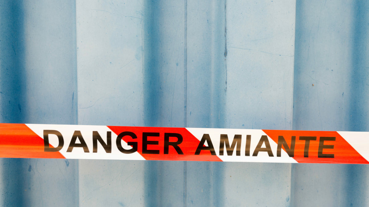 découvrez les dangers de l'amiante, un matériau autrefois couramment utilisé, mais aujourd'hui reconnu pour ses risques graves pour la santé. informez-vous sur les effets nocifs de l'exposition à l'amiante et les mesures de prévention à prendre pour protéger votre bien-être.